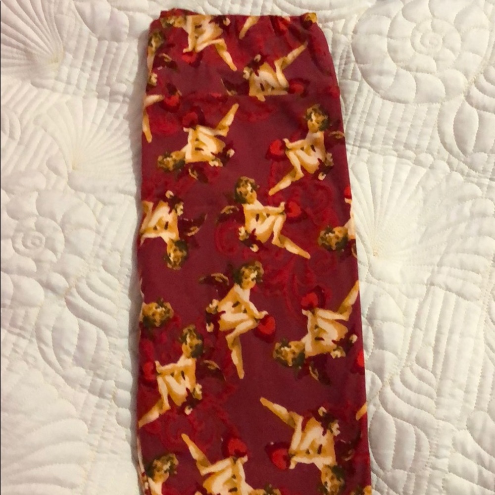 LuLaRoe OS Valentine’s Day leggings